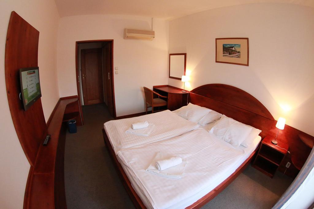 Hotel St.Florian Štúrovo Exteriör bild